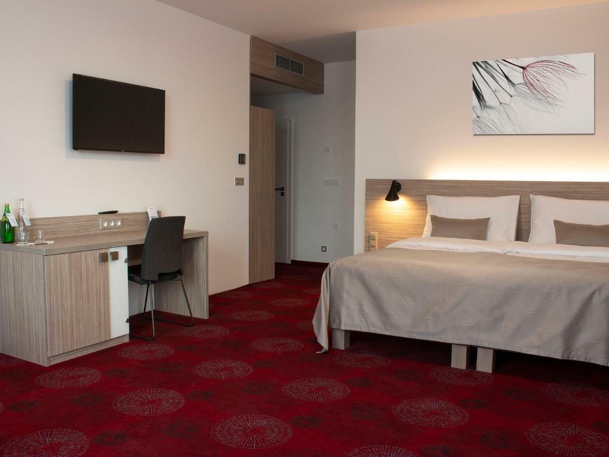 Hotel TAMMEL Jičín Buitenkant foto